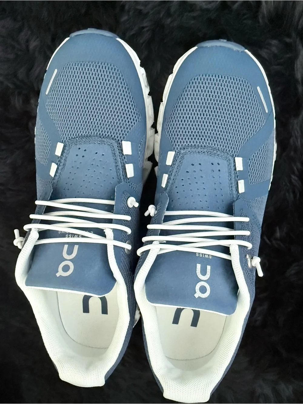 On Cloud Sneakers in navy Blue and White size 6.5